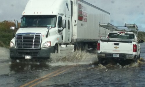 tractor-trailer-flood-001
