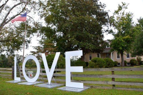 love-sign-and-windsor-castle-10-7-2016-8-45-24-am